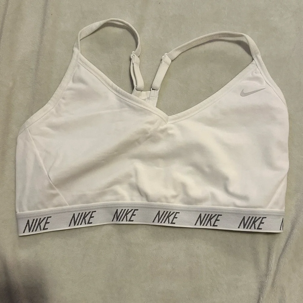 Nike Logo Strap Sports Bra – White – XL